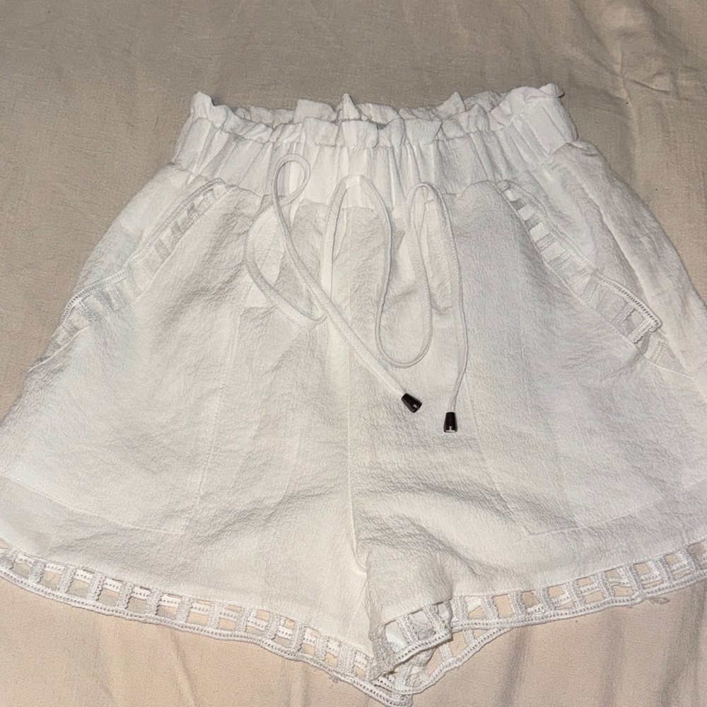 SHEIN White High Waist Ruffle Hem Shorts